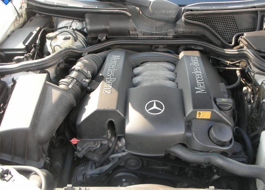  Mercedes Benz E-class (2000-2002) :  1